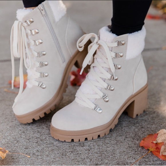 Pink Lily Shoes - New w Tags! BEIGE FLEECE LACE UP BOOTIES TAMI NWT! Sz 9